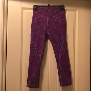 LuluLemon Wunder Under Crop Pants (medium rise)